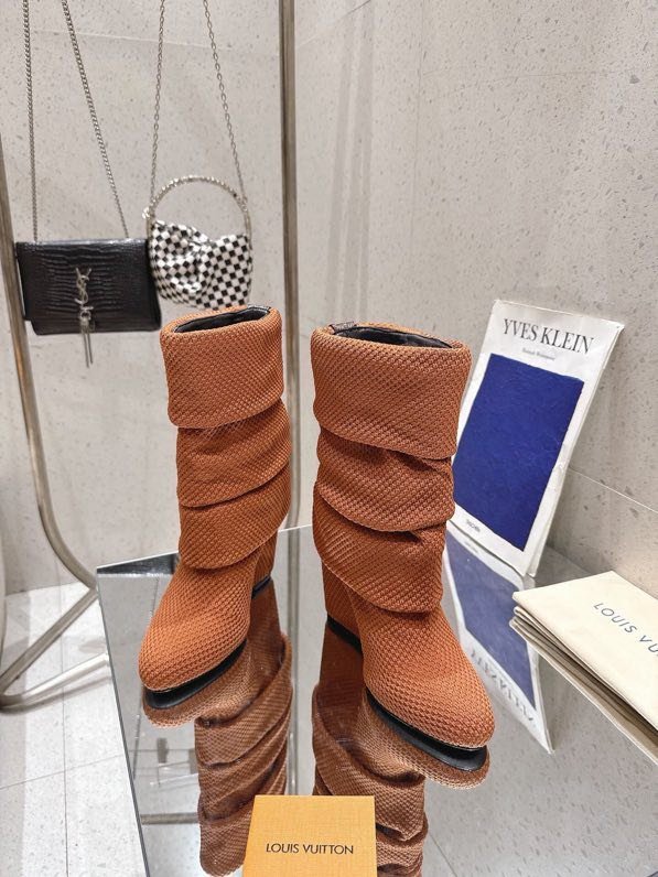 Сапоги женские фото 3