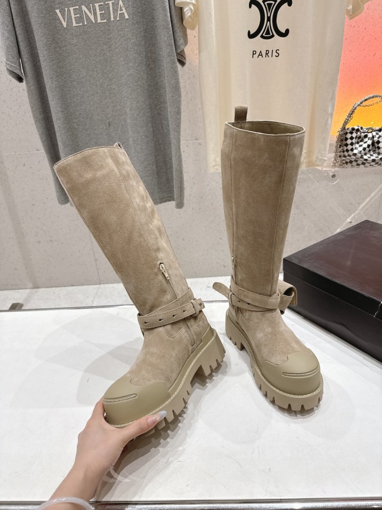 Сапоги женские фото 3