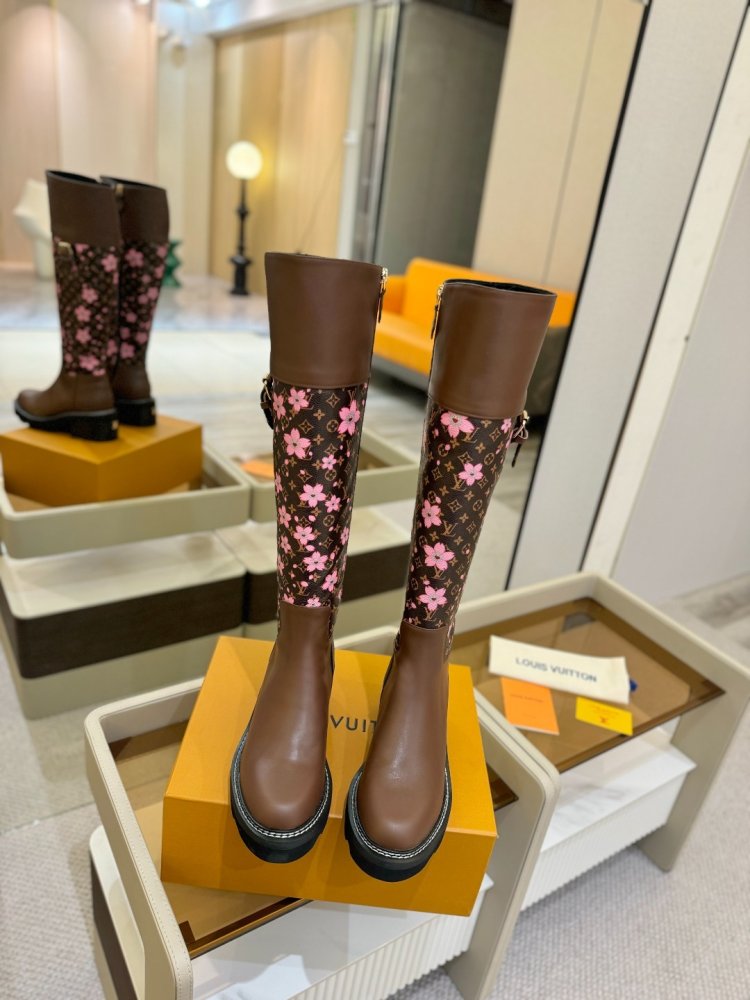 Сапоги женские фото 4