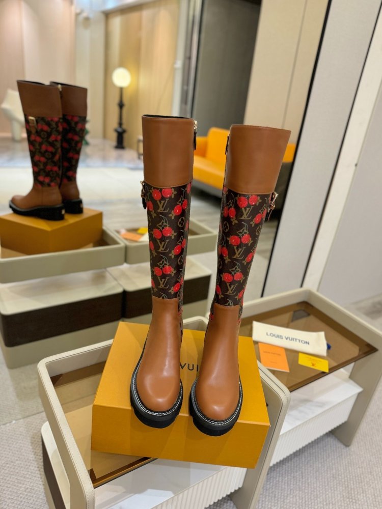 Чоботи жіночі фото 4