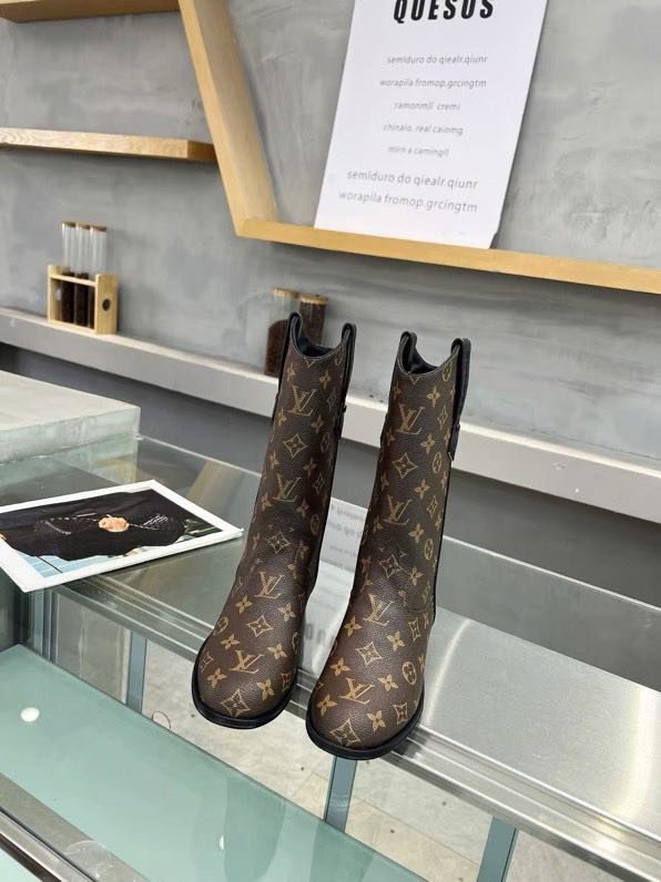 Чоботи жіночі фото 4