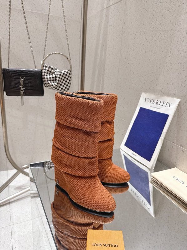 Сапоги женские фото 4