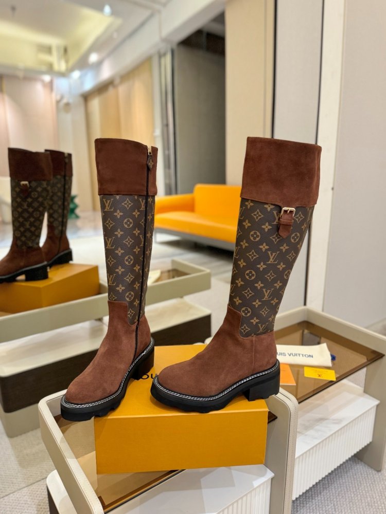 Сапоги женские фото 5