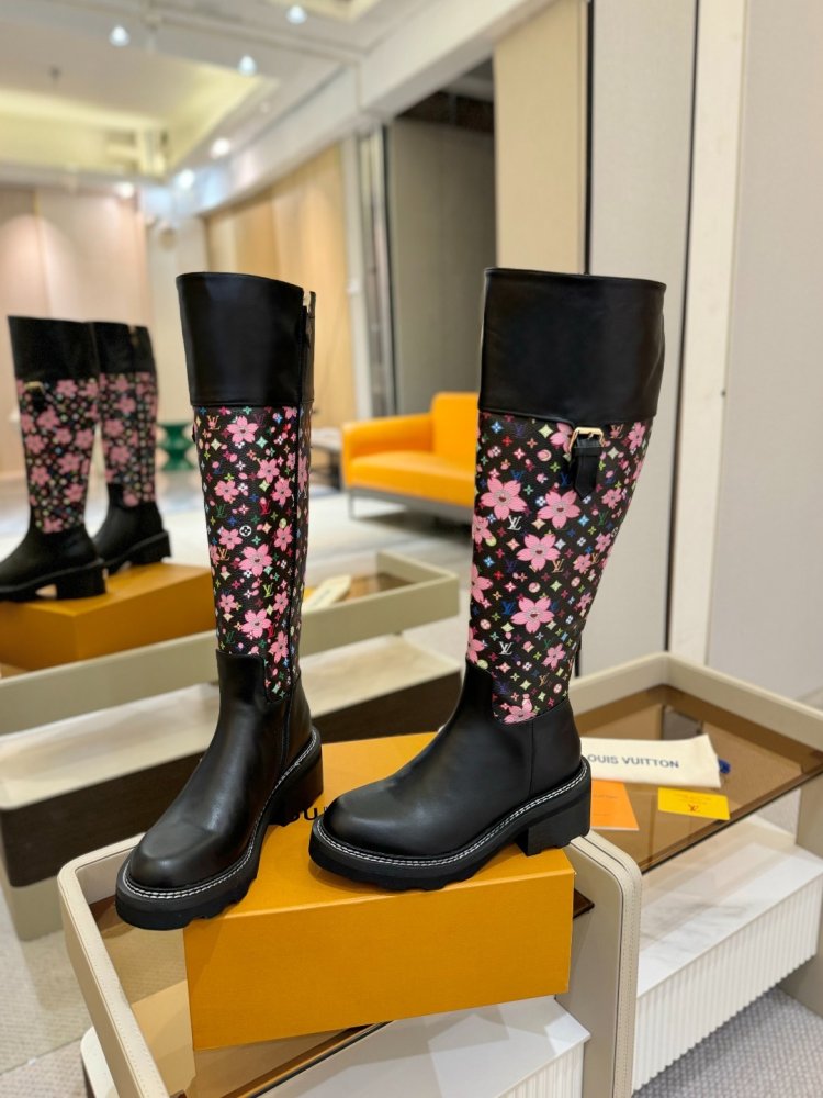 Сапоги женские фото 5