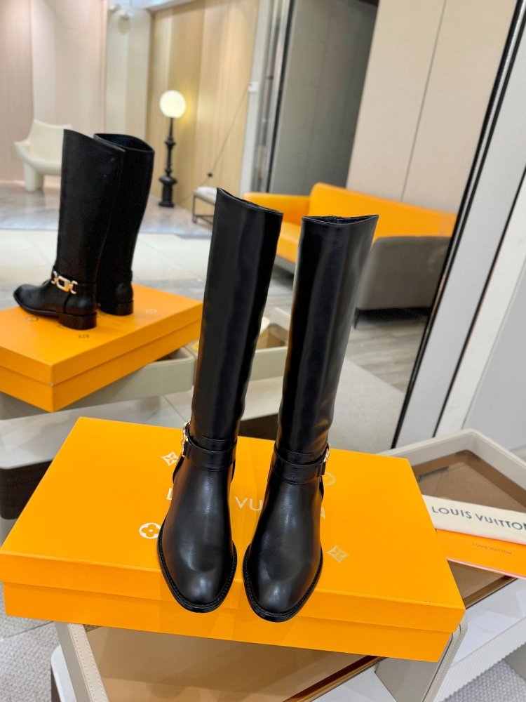 Сапоги женские фото 5