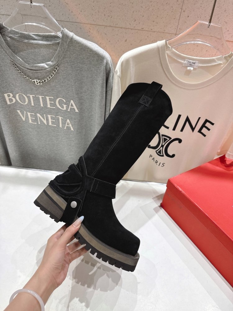 Сапоги женские фото 5