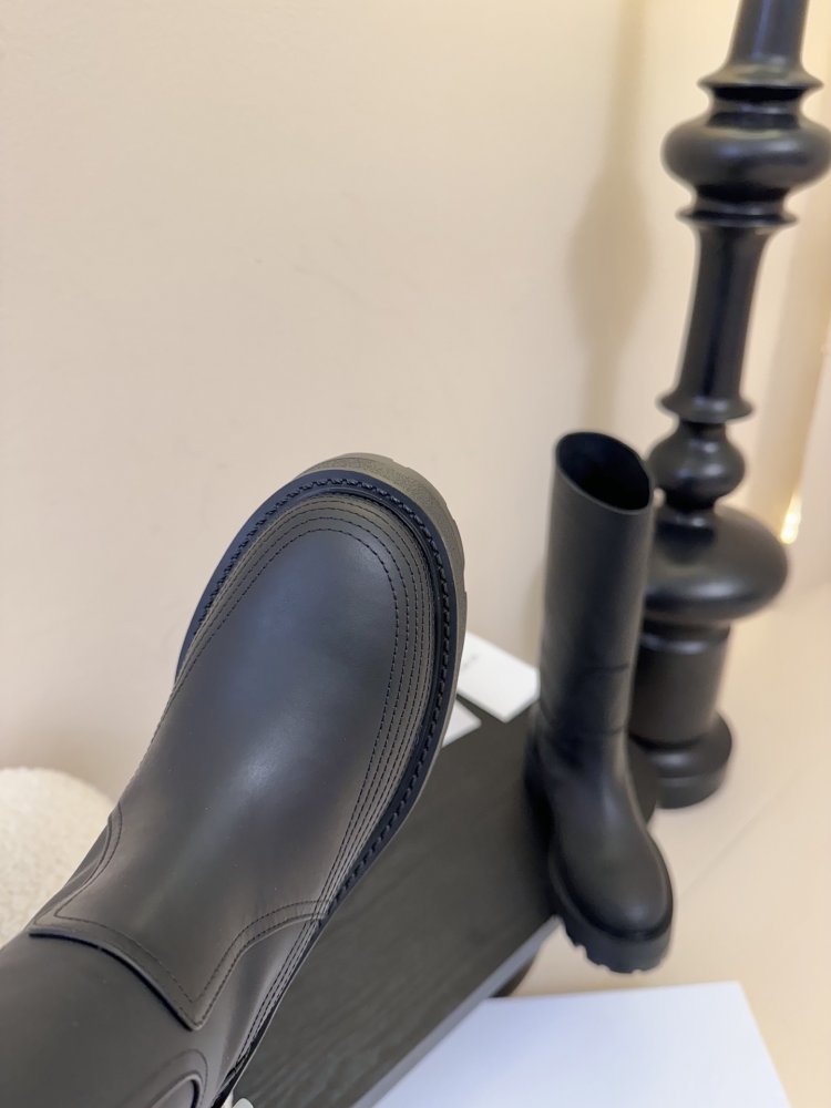 Сапоги женские фото 6