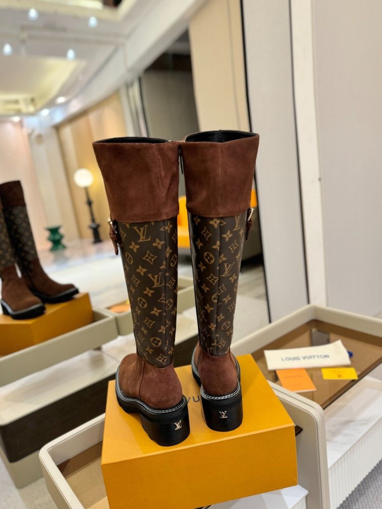 Сапоги женские фото 6