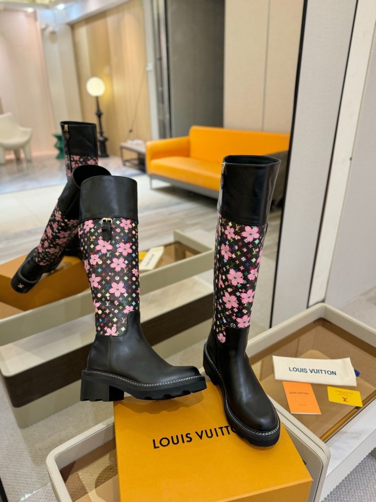 Сапоги женские фото 6