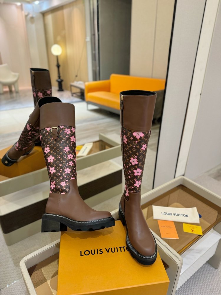 Сапоги женские фото 6