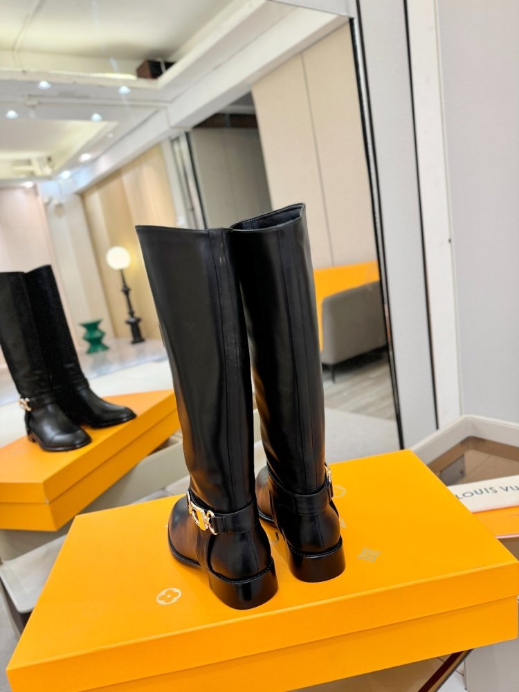 Сапоги женские фото 6