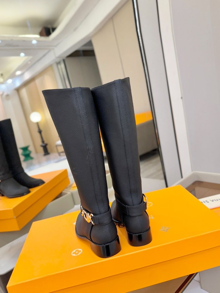 Сапоги женские фото 6