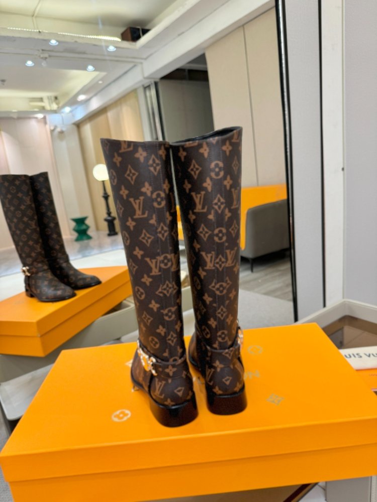 Сапоги женские фото 6