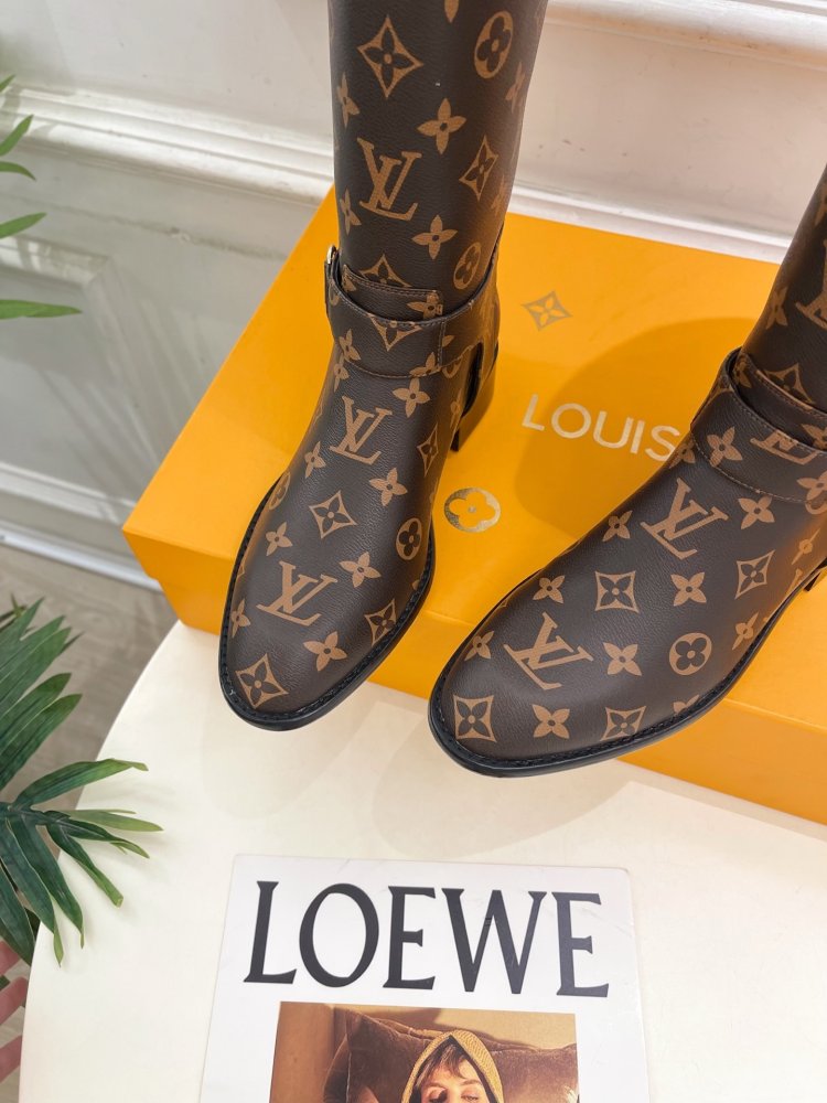 Чоботи жіночі фото 6