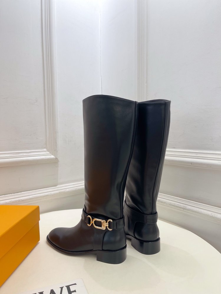 Сапоги женские фото 6