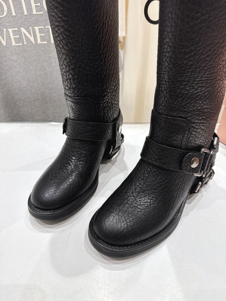 Сапоги женские фото 6