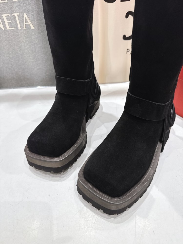 Сапоги женские фото 6