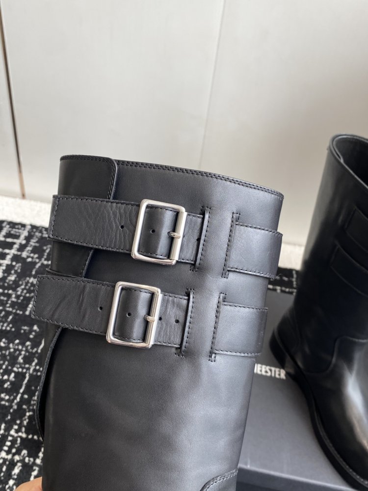 Сапоги женские фото 7