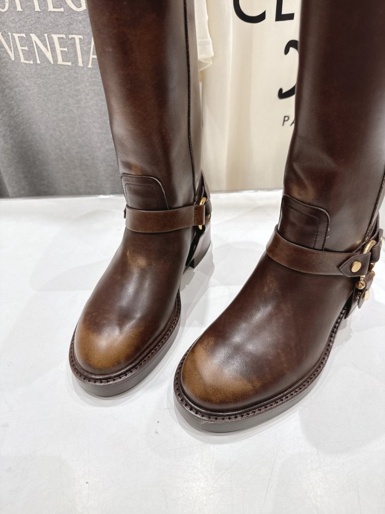 Сапоги женские фото 7