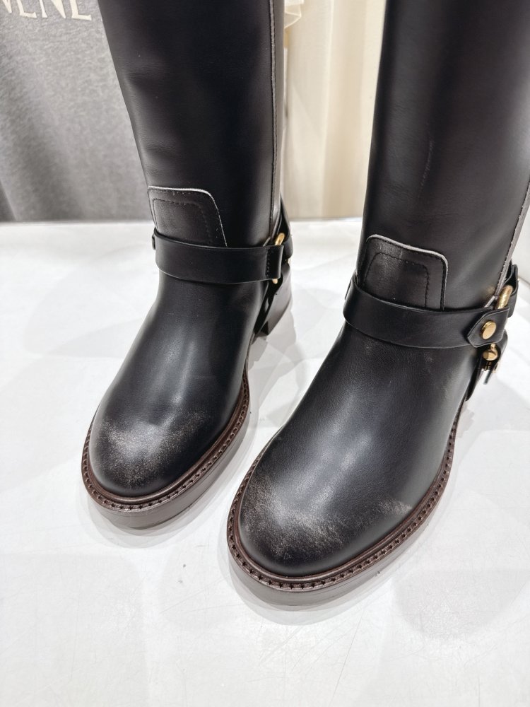 Сапоги женские фото 7