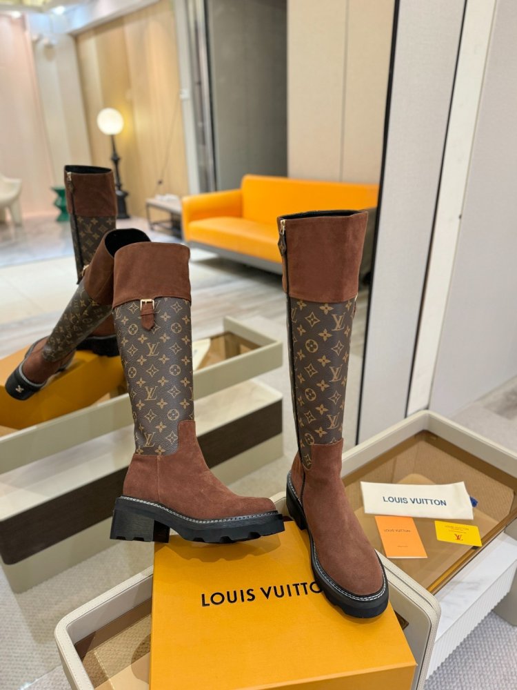 Сапоги женские фото 7