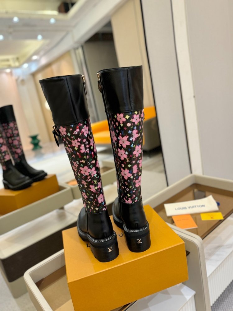 Сапоги женские фото 7