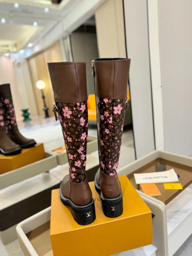 Сапоги женские фото 7