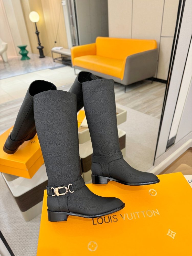 Сапоги женские фото 7