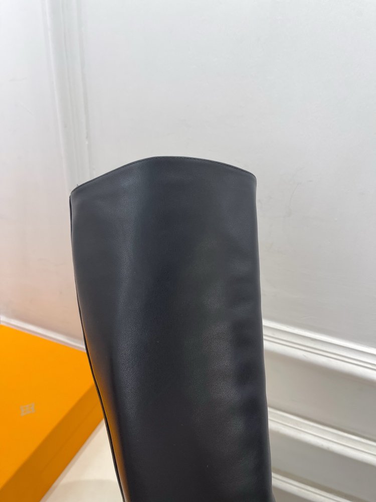 Сапоги женские фото 7