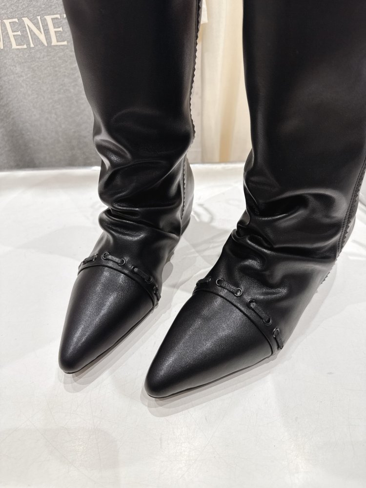 Сапоги женские фото 7