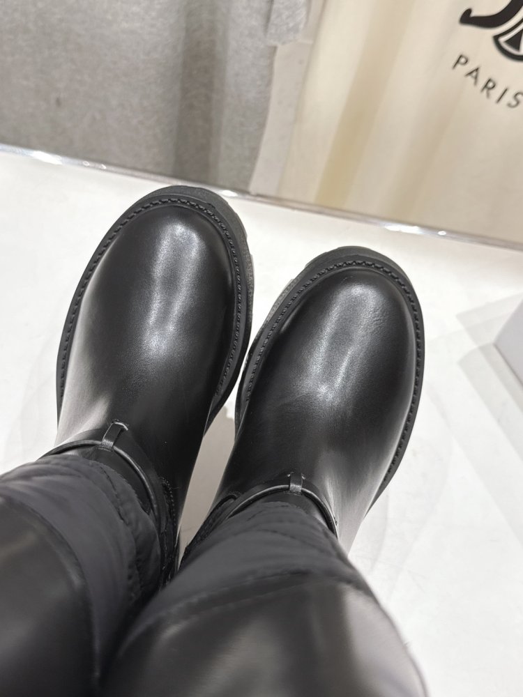 Сапоги женские фото 7