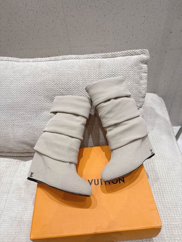 Сапоги женские фото 7