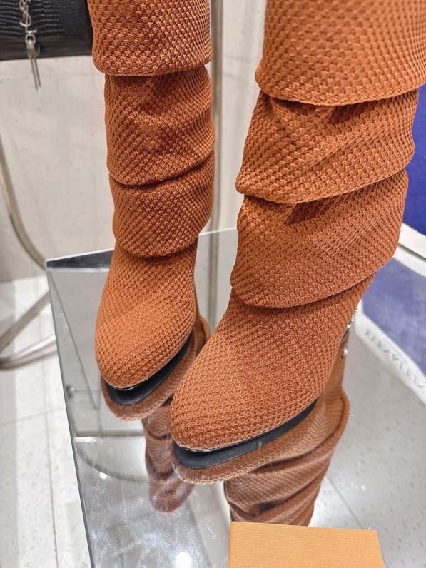 Сапоги женские фото 7