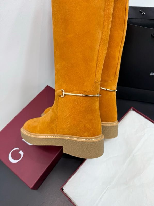 Сапоги женские фото 7