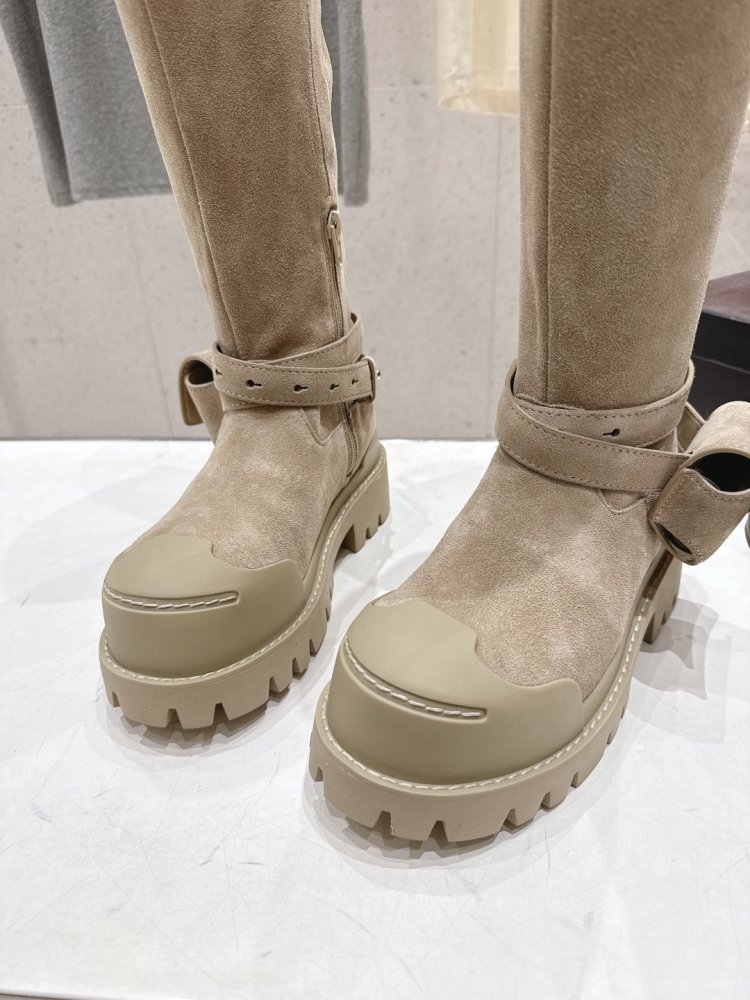 Сапоги женские фото 7