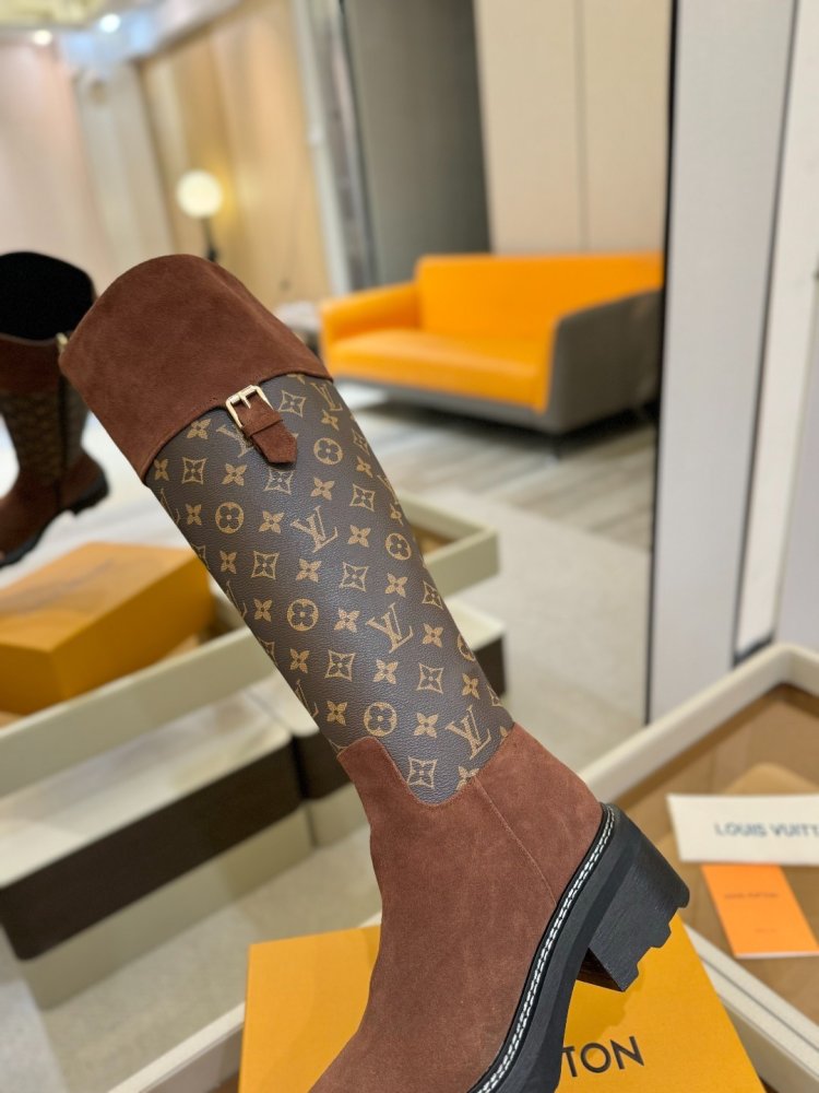 Сапоги женские фото 8