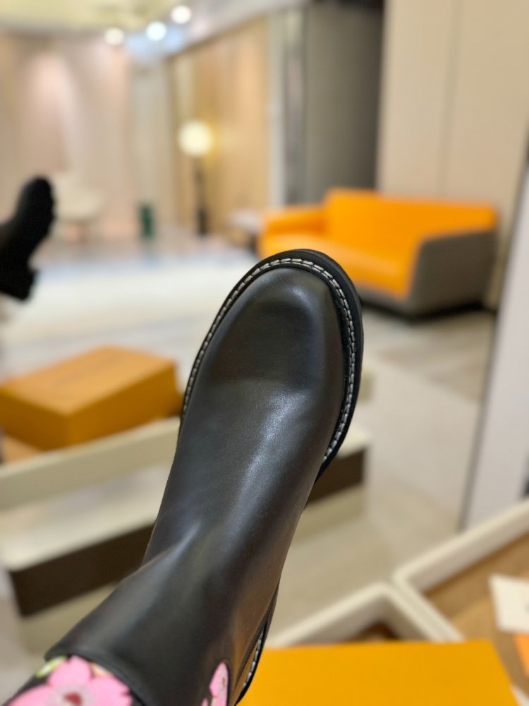 Сапоги женские фото 8