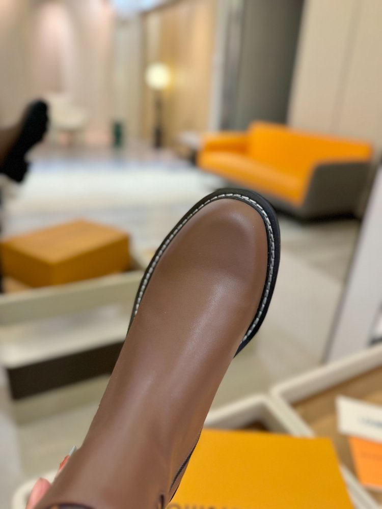 Сапоги женские фото 8