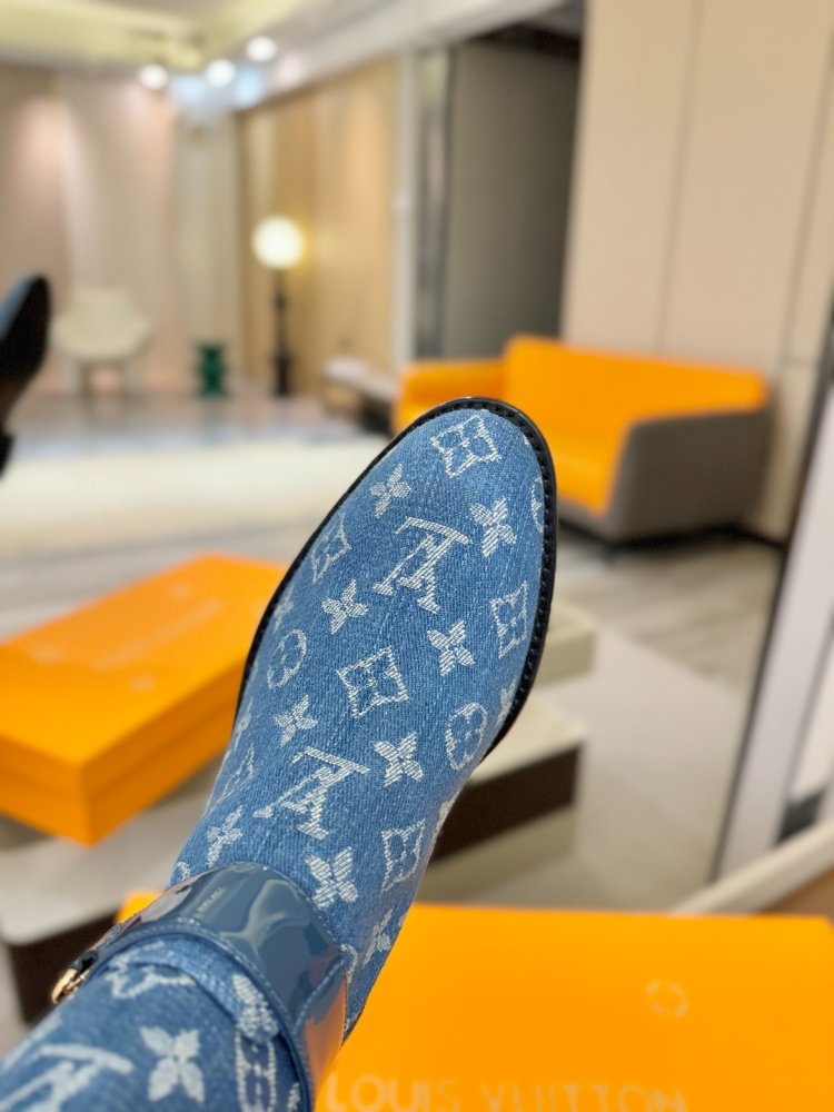 Сапоги женские фото 8