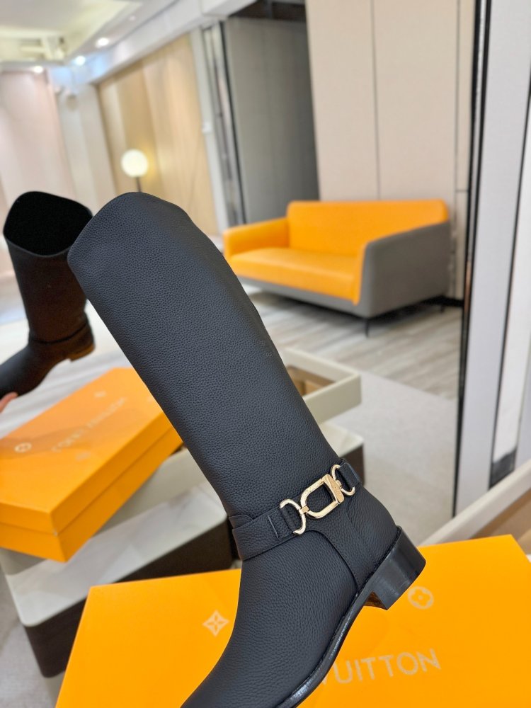 Сапоги женские фото 8