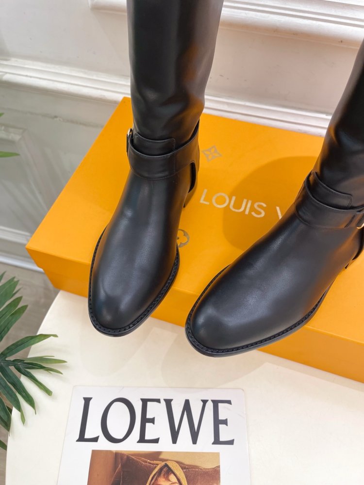 Сапоги женские фото 8