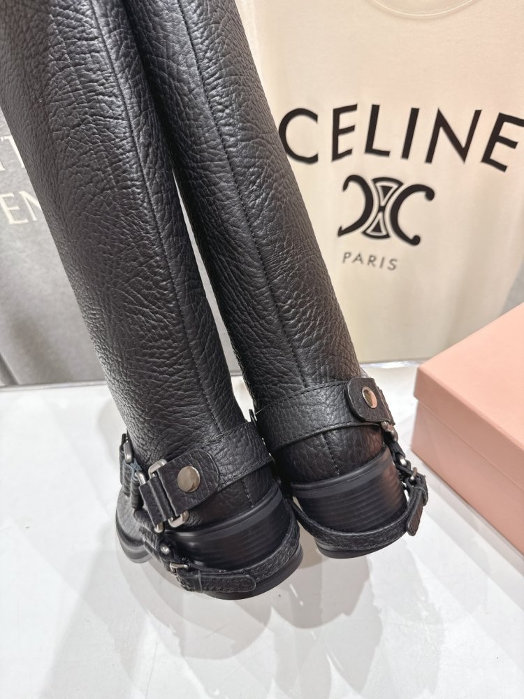 Сапоги женские фото 8