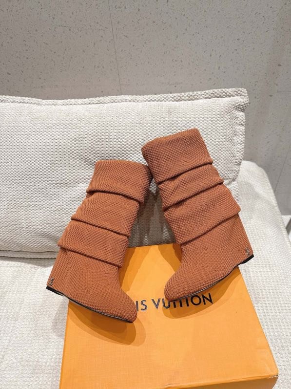 Сапоги женские фото 8