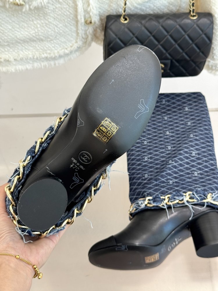 Чоботи жіночі фото 9