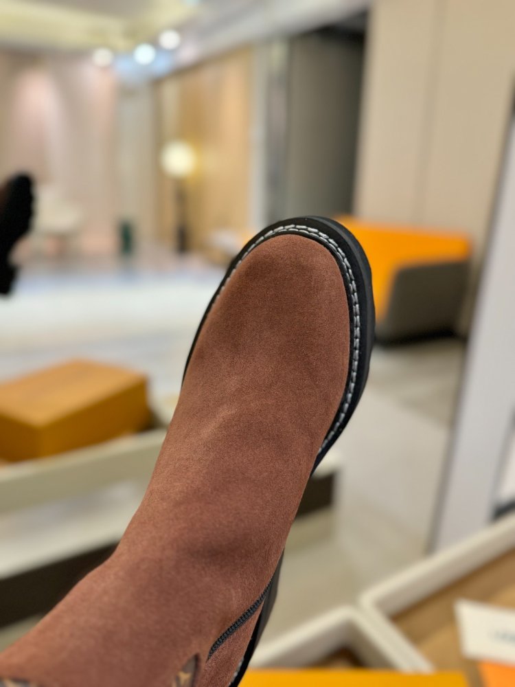 Сапоги женские фото 9