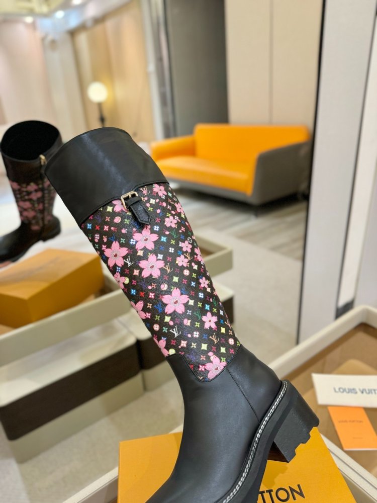 Сапоги женские фото 9