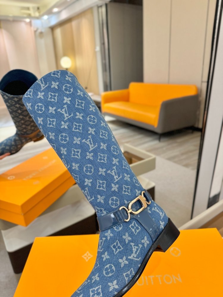 Сапоги женские фото 9