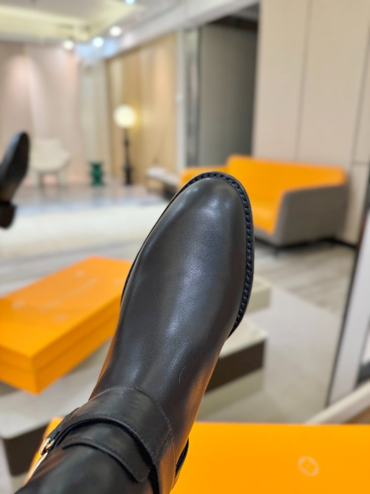 Сапоги женские фото 9