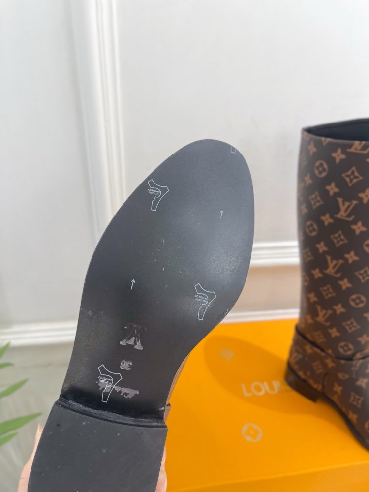 Чоботи жіночі фото 9