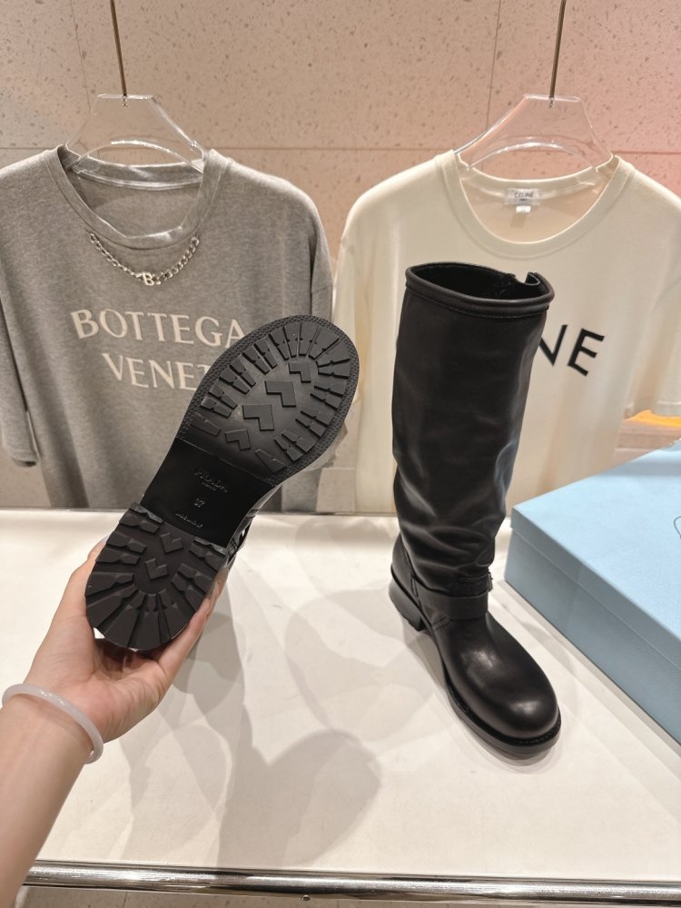 Сапоги женские фото 9